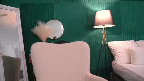 Snapshot of haileymoon85 chatting on 11/13/25, 04:33 Hailey online show from 11/13/25, 04:33