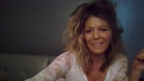 Snapshot of haileys123 chatting on 10/25/25, 08:58 Hailey online show from 10/25/25, 08:58