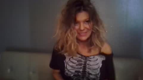 Hailey online show from 10/31/25, 05:25