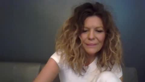 Hailey online show from 11/14/25, 09:24