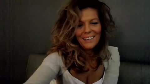 Hailey online show from 01/08/26, 06:10