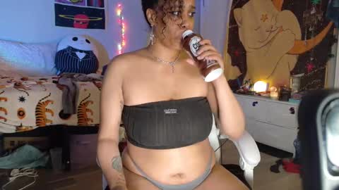 Snapshot of haileysquirts chatting on 03/02/25, 10:48 Hailey online show from 03/02/25, 10:48