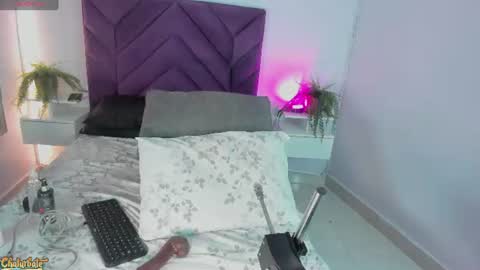 Snapshot of haileystonei chatting on 06/25/26, 11:37 haileystonei online show from 06/25/26, 11:37