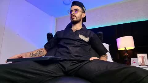 Snapshot of hairy_diamond chatting on 10/30/25, 10:21 H A I R Y D I A M O N D online show from 10/30/25, 10:21