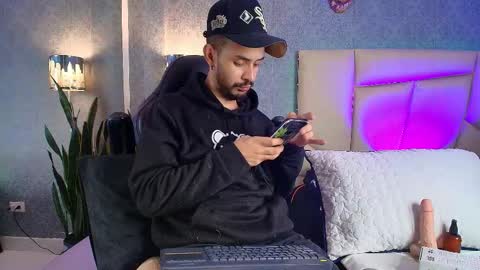 Snapshot of hairy_diamond chatting on 10/31/25, 10:27 H A I R Y D I A M O N D online show from 10/31/25, 10:27