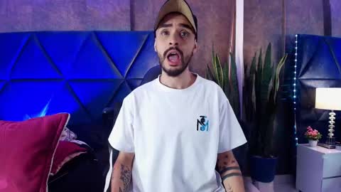 Snapshot of hairy_diamond chatting on 11/17/25, 04:07 H A I R Y D I A M O N D online show from 11/17/25, 04:07