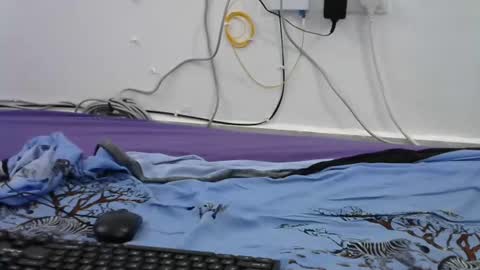 Snapshot of hairy_squiter chatting on 02/19/25, 12:46 Zaraha online show from 02/19/25, 12:46