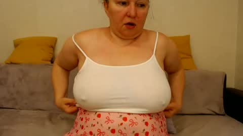Snapshot of hairy_vi chatting on 06/16/26, 09:39 hairy vicky online show from 06/16/26, 09:39