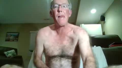 Snapshot of hairybater26 chatting on 12/20/24, 05:04 Harry online show from 12/20/24, 05:04