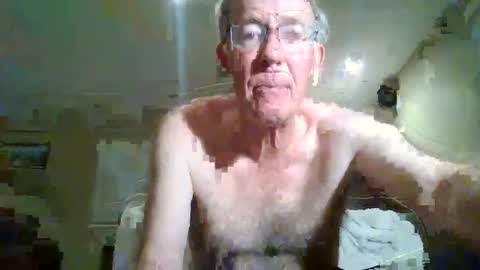 Snapshot of hairybater26 chatting on 02/20/25, 04:18 Harry online show from 02/20/25, 04:18