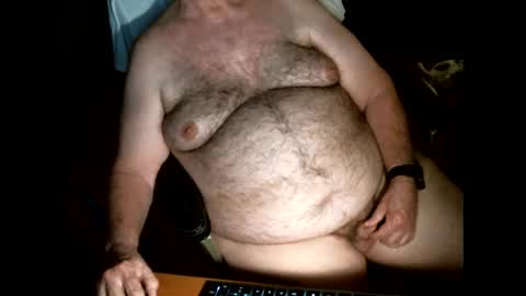Snapshot of hairybear813 chatting on 09/09/25, 05:34 hairybear813 online show from 09/09/25, 05:34