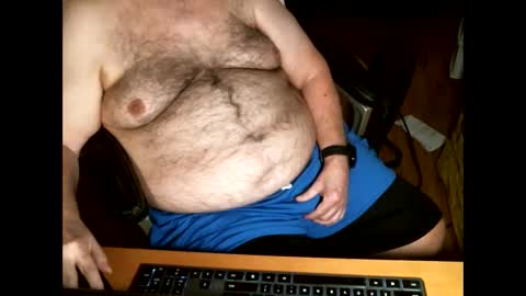 Snapshot of hairybear813 chatting on 11/20/25, 04:34 hairybear813 online show from 11/20/25, 04:34