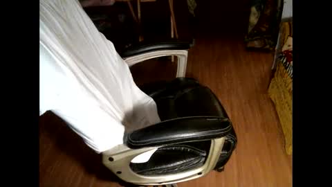 Snapshot of hairybear813 chatting on 11/28/25, 02:20 hairybear813 online show from 11/28/25, 02:20