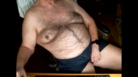 Snapshot of hairybear813 chatting on 12/01/25, 03:44 hairybear813 online show from 12/01/25, 03:44