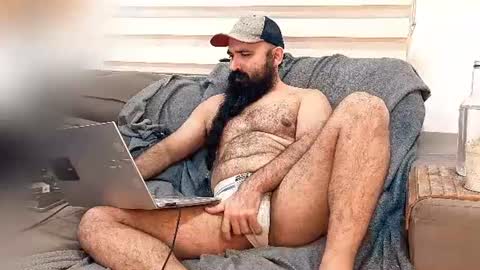Snapshot of hairybeardedsmoker chatting on 07/02/26, 06:25 Hairy Beard Smoker online show from 07/02/26, 06:25