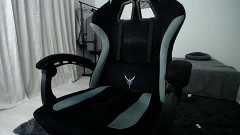 Snapshot of hairycuss chatting on 01/01/25, 10:24 Adam online show from 01/01/25, 10:24