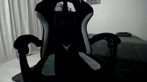 Snapshot of hairycuss chatting on 01/07/25, 01:38 Adam online show from 01/07/25, 01:38