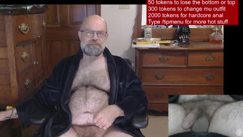 Snapshot of hairydaddybear69 chatting on 04/10/26, 12:21 HairyDaddyBear69 online show from 04/10/26, 12:21
