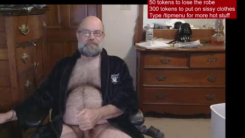 Snapshot of hairydaddybear69 chatting on 04/14/26, 11:38 HairyDaddyBear69 online show from 04/14/26, 11:38