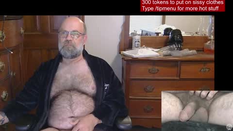 Snapshot of hairydaddybear69 chatting on 04/17/26, 11:35 HairyDaddyBear69 online show from 04/17/26, 11:35