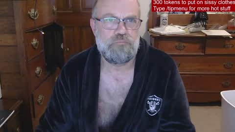 Snapshot of hairydaddybear69 chatting on 04/20/26, 11:35 HairyDaddyBear69 online show from 04/20/26, 11:35