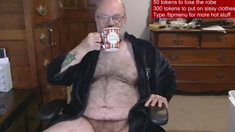 Snapshot of hairydaddybear69 chatting on 04/28/26, 11:48 HairyDaddyBear69 online show from 04/28/26, 11:48