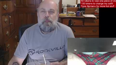 Snapshot of hairydaddybear69 chatting on 05/03/26, 12:27 HairyDaddyBear69 online show from 05/03/26, 12:27