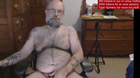 Snapshot of hairydaddybear69 chatting on 05/11/26, 12:44 HairyDaddyBear69 online show from 05/11/26, 12:44