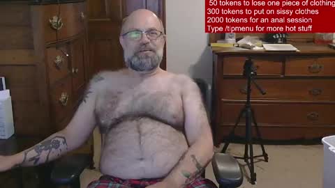 Snapshot of hairydaddybear69 chatting on 05/15/26, 01:56 HairyDaddyBear69 online show from 05/15/26, 01:56