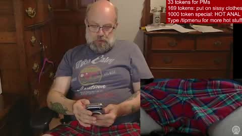 Snapshot of hairydaddybear69 chatting on 06/04/26, 01:00 HairyDaddyBear69 online show from 06/04/26, 01:00