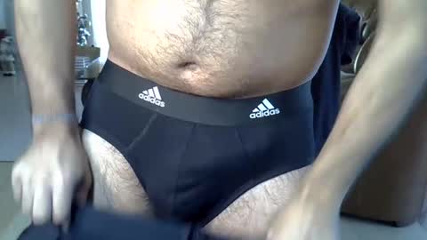 Snapshot of hairydaduncut chatting on 12/26/24, 01:10 hairydaduncut online show from 12/26/24, 01:10
