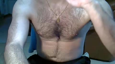 Snapshot of hairydaduncut chatting on 03/13/26, 01:18 hairydaduncut online show from 03/13/26, 01:18
