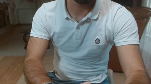 Snapshot of hairydaduncut chatting on 04/28/26, 01:05 hairydaduncut online show from 04/28/26, 01:05
