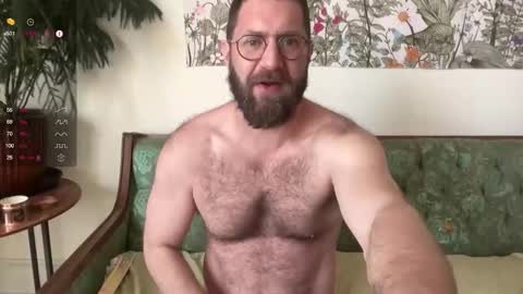 Snapshot of hairyfitguy444 chatting on 03/17/26, 04:21 Harry Fit Big Bro Dad Sir online show from 03/17/26, 04:21