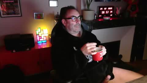 hairyfred73 online show from 02/25/25, 05:52