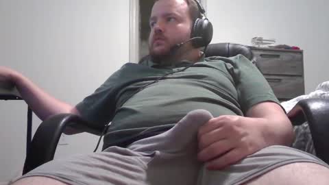 Snapshot of hairymikey chatting on 04/12/26, 04:28 hairymikey online show from 04/12/26, 04:28