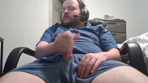 Snapshot of hairymikey chatting on 05/18/26, 05:02 hairymikey online show from 05/18/26, 05:02