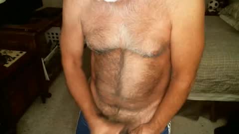 Snapshot of hairypecsguy chatting on 04/15/26, 07:37 Hairy pecs online show from 04/15/26, 07:37