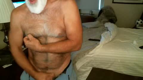 Snapshot of hairypecsguy chatting on 04/17/26, 09:18 Hairy pecs online show from 04/17/26, 09:18