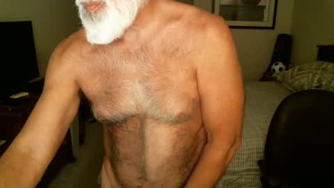 Snapshot of hairypecsguy chatting on 04/22/26, 07:11 Hairy pecs online show from 04/22/26, 07:11