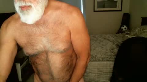 Snapshot of hairypecsguy chatting on 04/22/26, 08:54 Hairy pecs online show from 04/22/26, 08:54