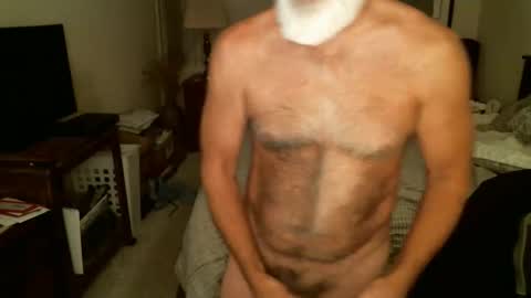 Snapshot of hairypecsguy chatting on 04/26/26, 08:01 Hairy pecs online show from 04/26/26, 08:01