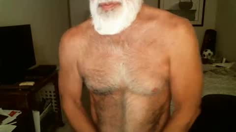 Snapshot of hairypecsguy chatting on 05/10/26, 06:51 Hairy pecs online show from 05/10/26, 06:51