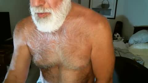 Snapshot of hairypecsguy chatting on 05/15/26, 07:15 Hairy pecs online show from 05/15/26, 07:15