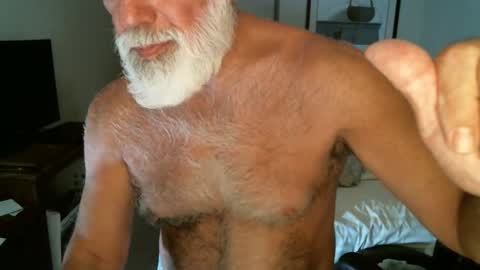 Snapshot of hairypecsguy chatting on 05/16/26, 10:36 Hairy pecs online show from 05/16/26, 10:36