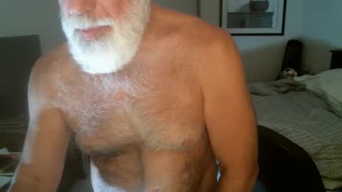 Snapshot of hairypecsguy chatting on 05/25/26, 06:30 Hairy pecs online show from 05/25/26, 06:30