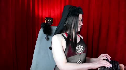 Haku Please help me with your thumbs up its important  online show from 12/21/24, 04:57