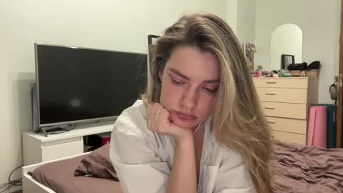 Snapshot of haley_rune chatting on 02/11/25, 03:18 haley_rune online show from 02/11/25, 03:18