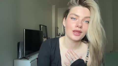 Snapshot of haley_rune chatting on 02/16/25, 11:27 haley_rune online show from 02/16/25, 11:27