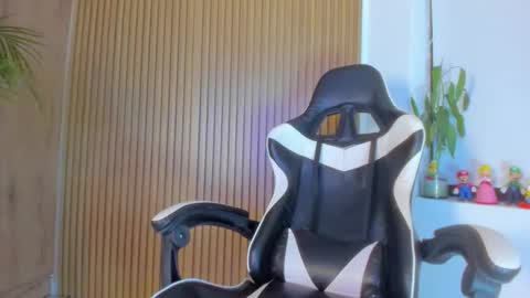 Anahis online show from 10/14/25, 12:33